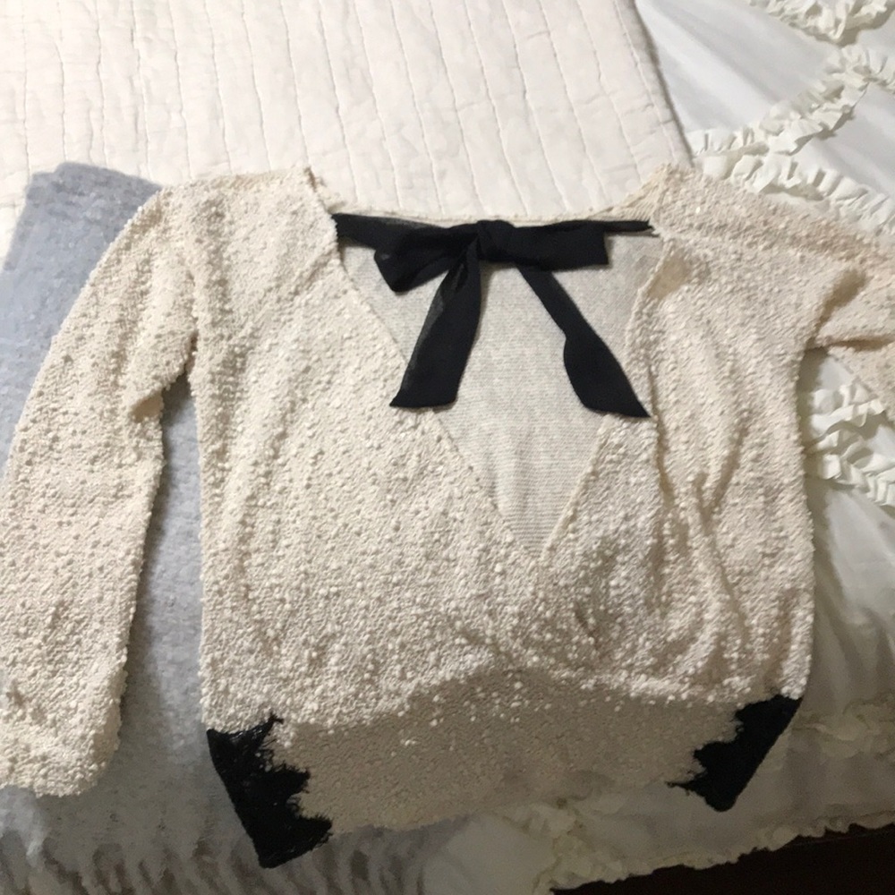 Beautiful light weight detailed sweater